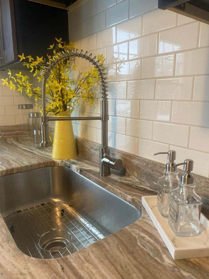 Cozy, Upstairs Apartment Pets Welcome With Fee Family Friendly Close To Everything كليفلاند المظهر الخارجي الصورة