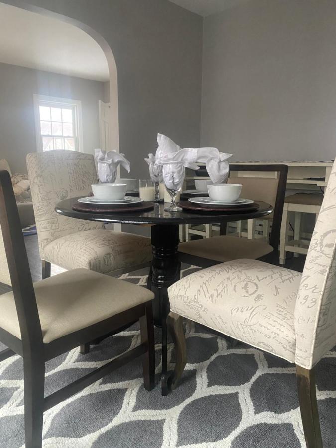 Cozy, Upstairs Apartment Pets Welcome With Fee Family Friendly Close To Everything كليفلاند المظهر الخارجي الصورة